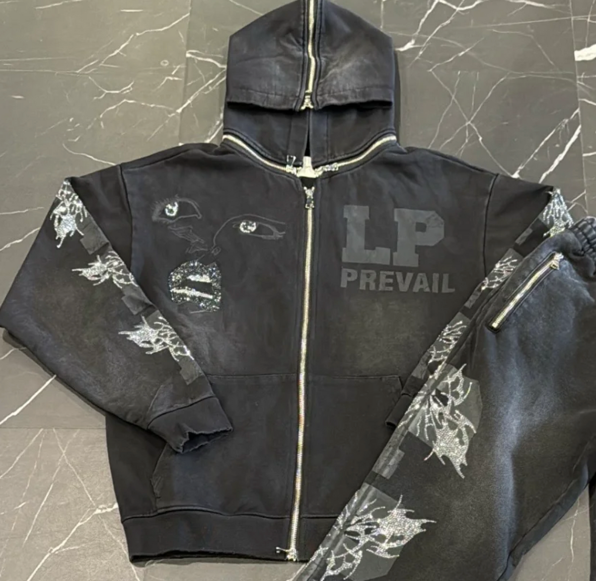 Legends Prevail Hoodie No Fear Black